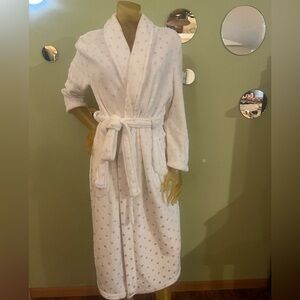 NWOT Women’s Full Length White Robe W/ Glittery Stars.